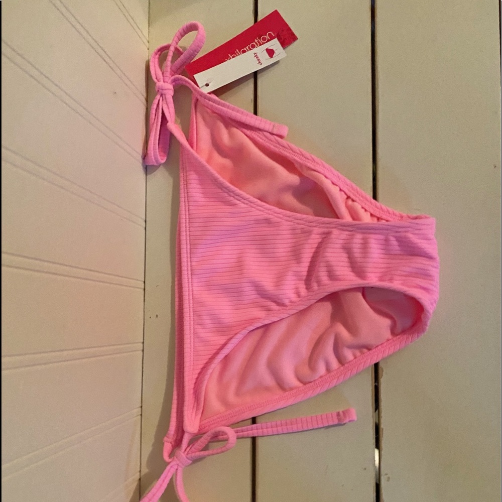 Cheeky hot pink bottoms never worn with tags!